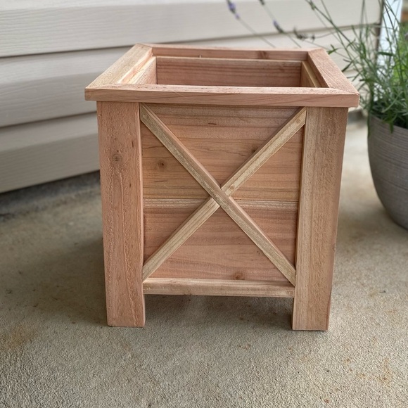 BRAND NEW |Custom Made Farmhouse w/ X Trim Cedar Planter Box for Patio or Garden - Picture 3 of 6